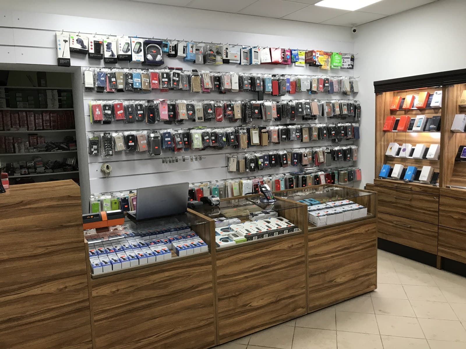 Salon i punkt przyjęć GSMSHOP przy Piłsudskiego 33 w Końskie